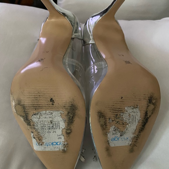 Dress shoes worn once. Size is 8.5 but fits more for an 8. - Picture 3 of 4